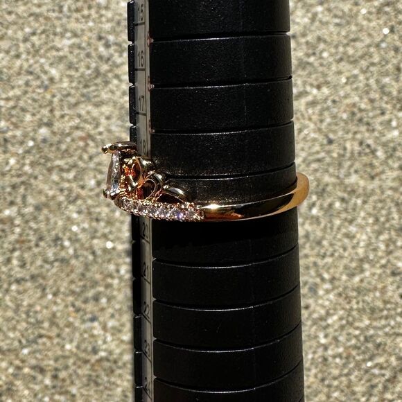 NEW Elegant Rose Gold Plated Dainty Tiara Crown Ring w/ Clear CZ Stones Size 9 - Picture 4 of 12